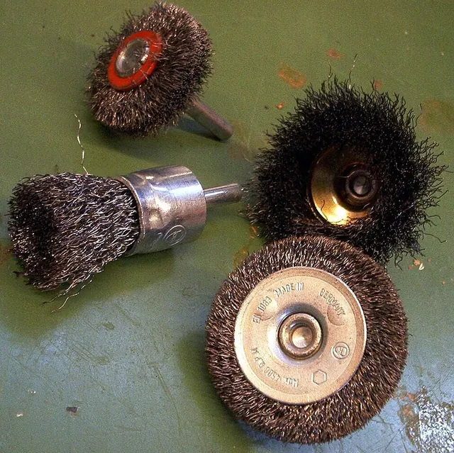 Stahldrahtbürsten-Set für Bohrmaschinen (Topf + Rund)